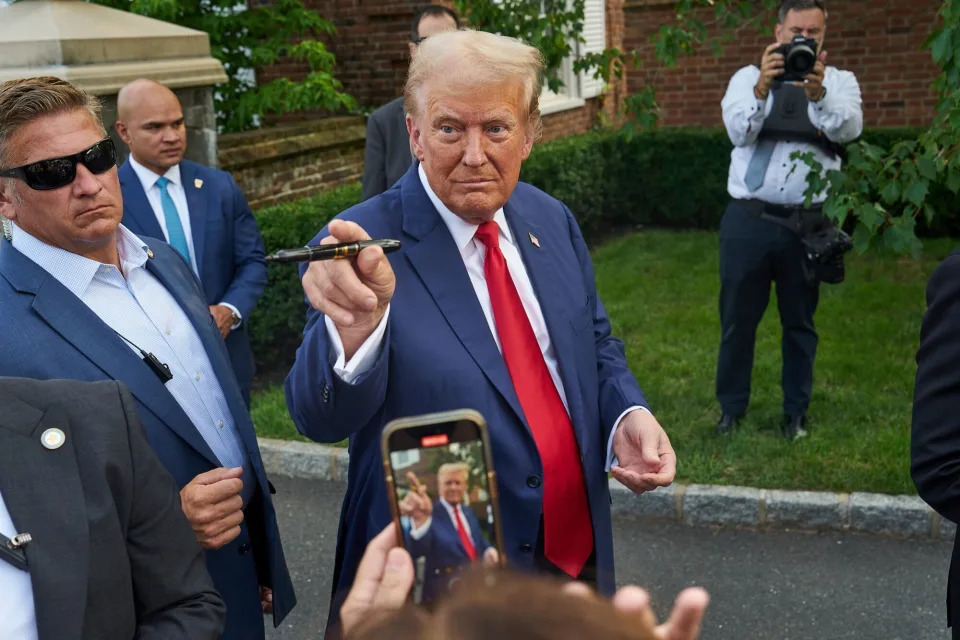 Trump Defends Fed Criticism, Weighs Providing Aid to Home Buyers
