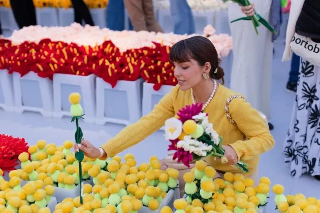 Clé de Peau Beauté and Artist Cj Hendry Bring ‘Flower Market’ to Roosevelt Island