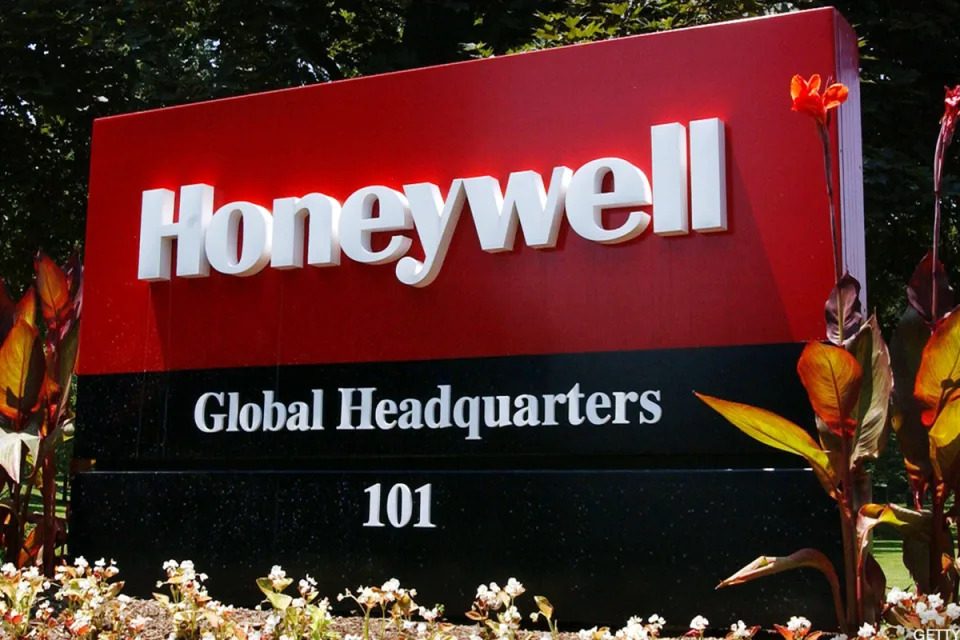 Stocks lower. Movers: Shopify, GE Vernova, Honeywell, more