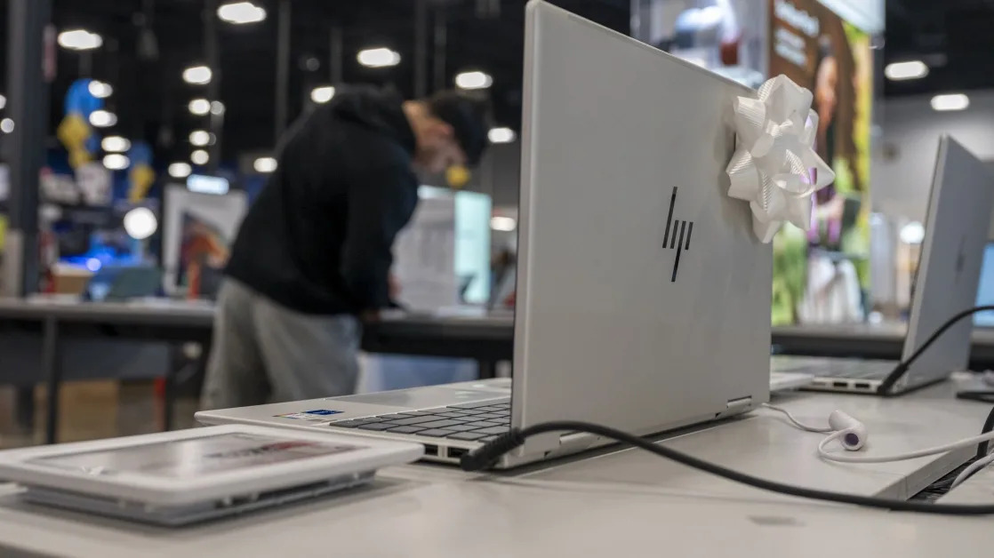 HP Gives Lackluster Profit Outlook on Slow PC Market Recovery