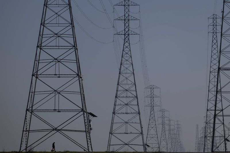PG&E shares fall after launching $2.4 billion equity capital raise