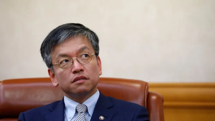 S.Korea authorities vow to stabilize markets as parliament votes to lift martial law