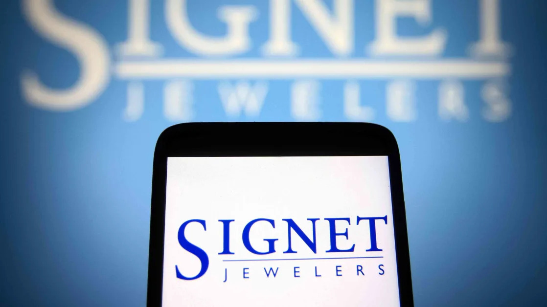 Signet Stock Plunges on Underwhelming Results, Outlook Cut