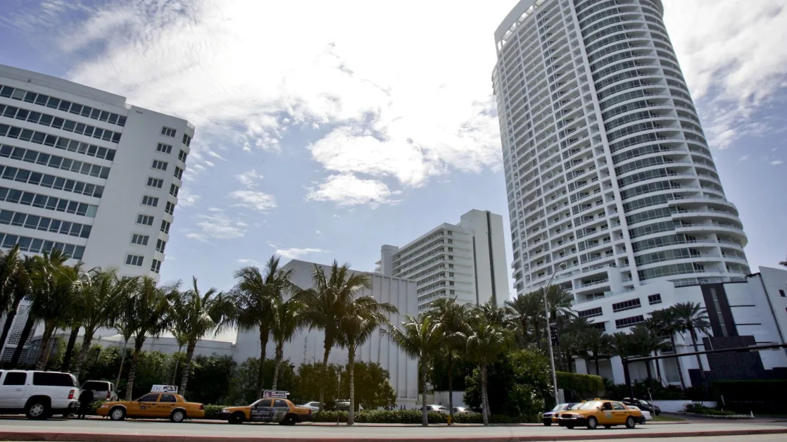Fontainebleau Miami Beach Borrows $975 Million in Bond Market