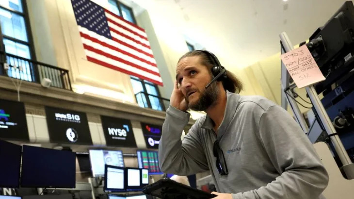 Analysis-Strong momentum makes it hard to bet against ‘freight train’ US stock rally
