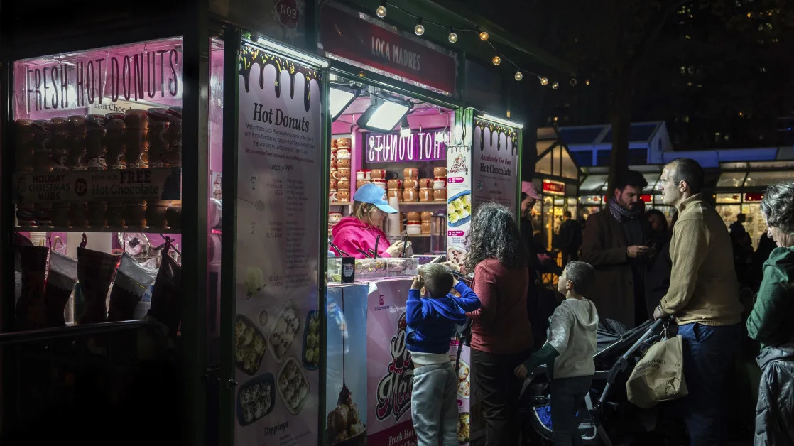 Small businesses plan events, start marketing earlier to deal with shorter holiday shopping season