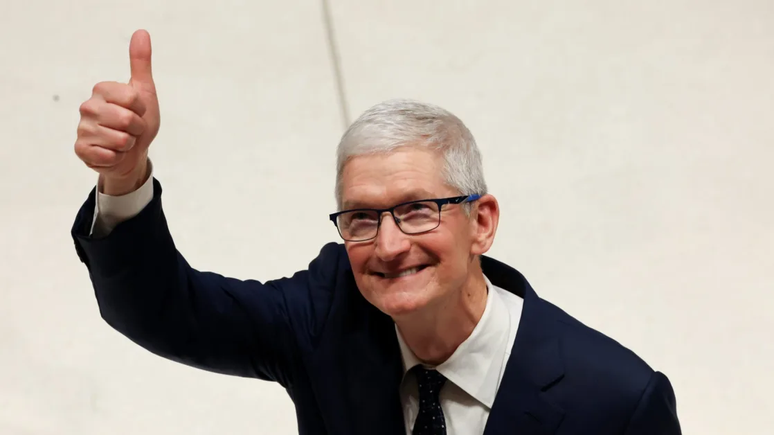 Apple stock hits record high as JPMorgan dismisses AI worries