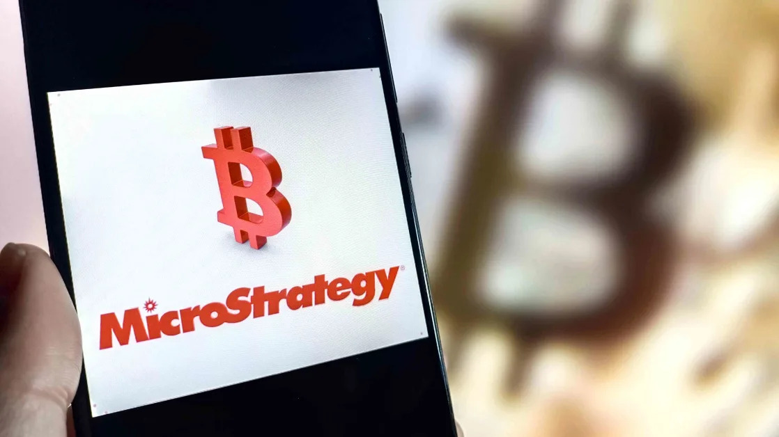 Palantir Stock Retreats, MicroStrategy Rises on News of Nasdaq 100 Addition