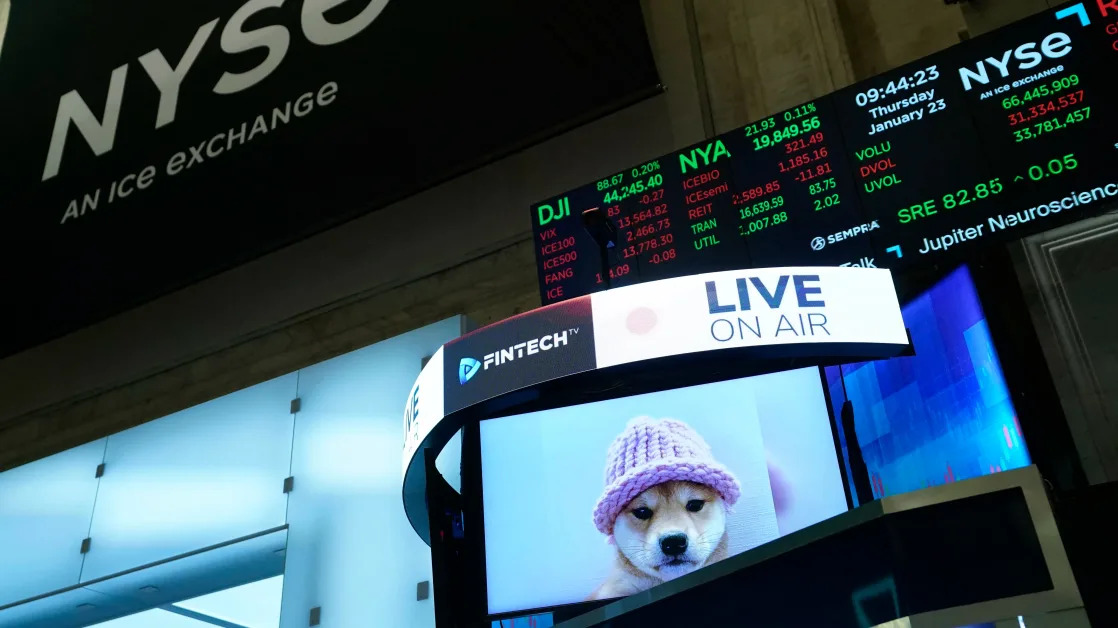 S&P 500 ekes out intraday record before ending down with Dow, Nasdaq on mixed company news