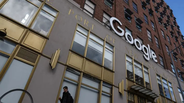 US futures knocked by Alphabet earnings; gold strikes record