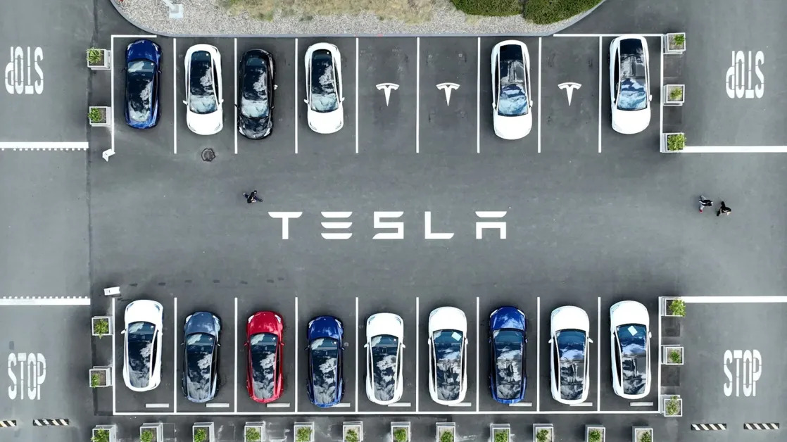 Tesla CFO, board members offload millions in stock