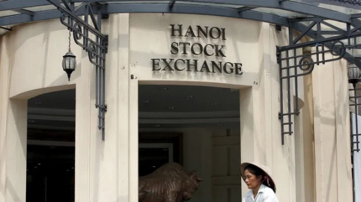 Foreigners speed up sales of Vietnamese shares despite prospect of market upgrade