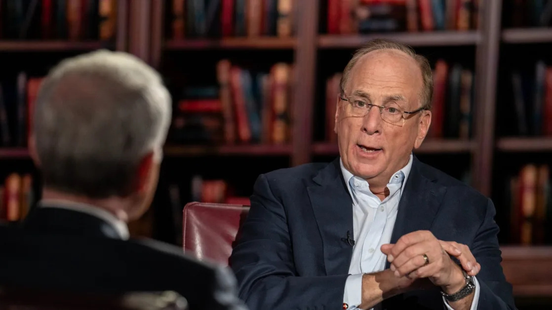 BlackRock’s Larry Fink Handed Pay Perks for Role in Growing Private Markets