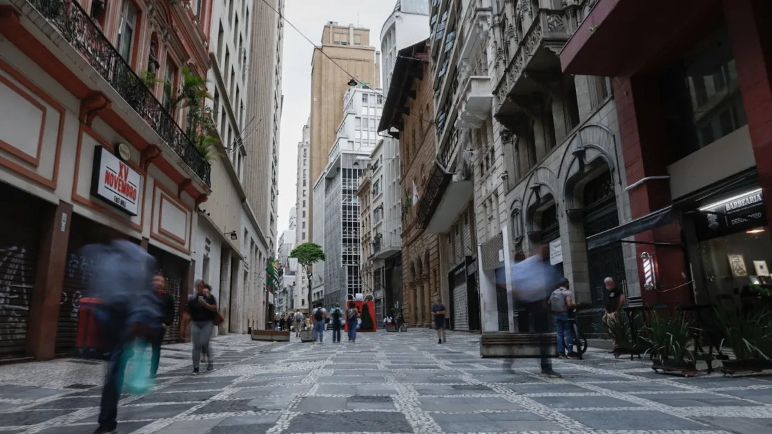 Brazil Sells $2.5 Billion in Return to Global Debt Markets