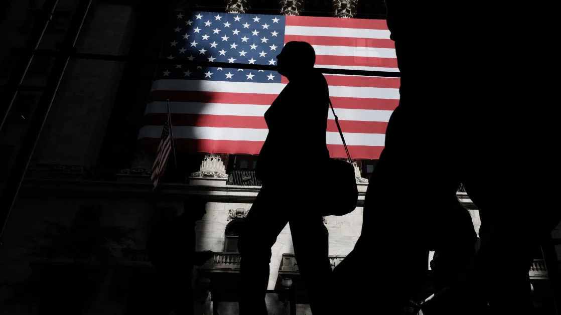 Big firms and everyday people are at odds about the direction of the stock market