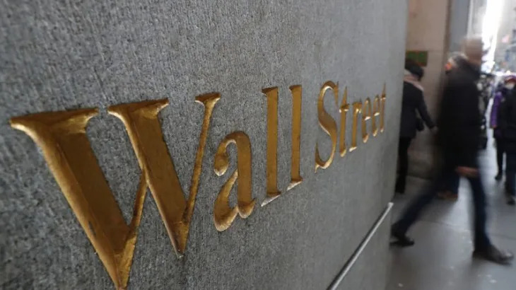 Wall St dips as markets assess Trump's tariff threats; Walmart slides