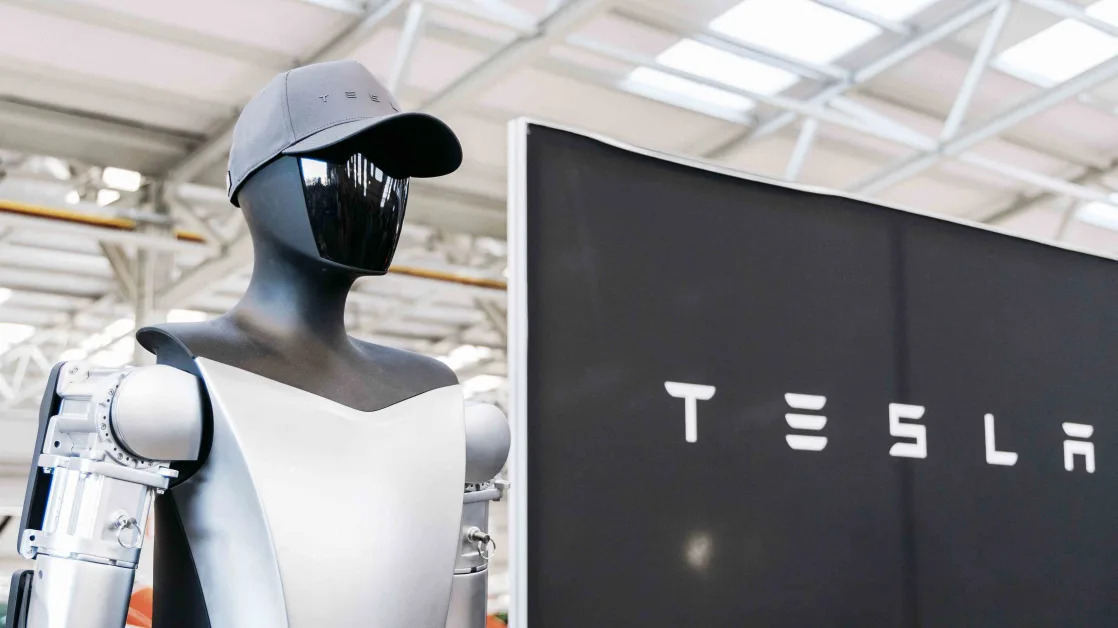 Wall Street's Biggest Tesla Bull Stays Bullish Despite Musk's DOGE Role