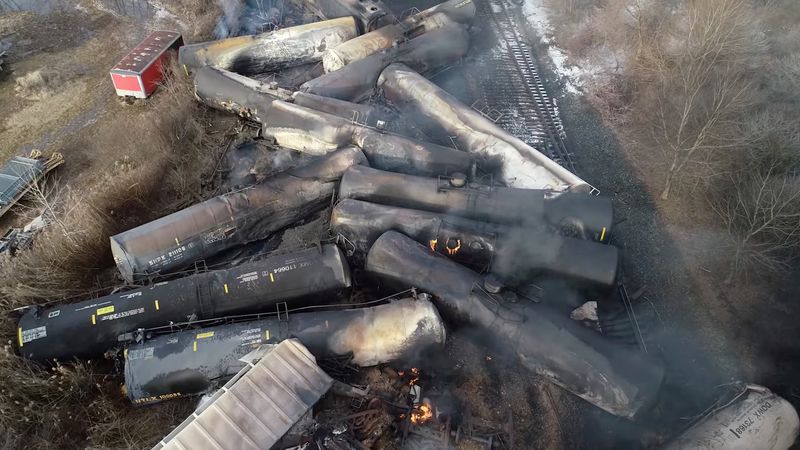 Norfolk Southern wins dismissal of bondholder lawsuit over 2023 Ohio derailment