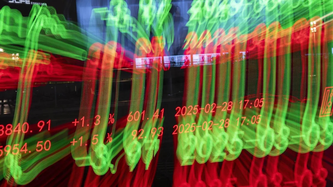 Chinese Stocks Take Tariff Blows in Stride With All Eyes on NPC