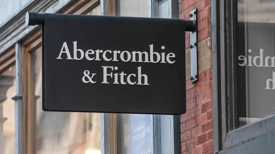 Abercrombie & Fitch Stock Plunges as Outlook Underwhelms