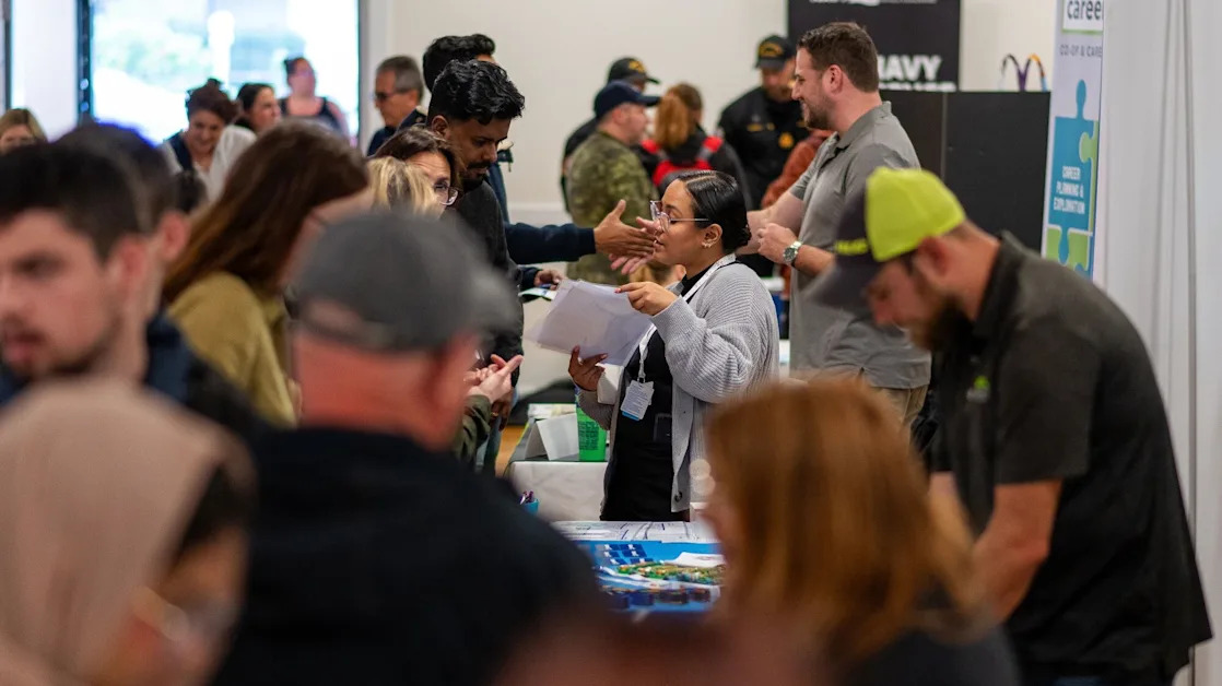 Canada’s Job Market Stalls After Months of Strong Gains
