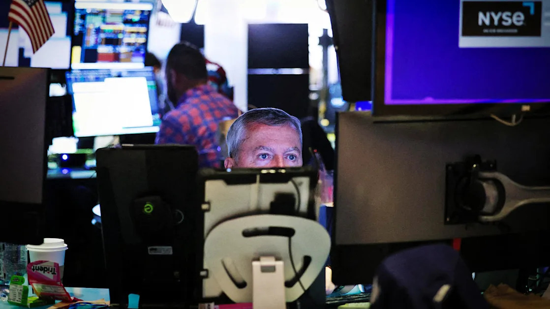 Dow falls nearly 900 points and Nasdaq dives 4% as stock sell-off gathers steam