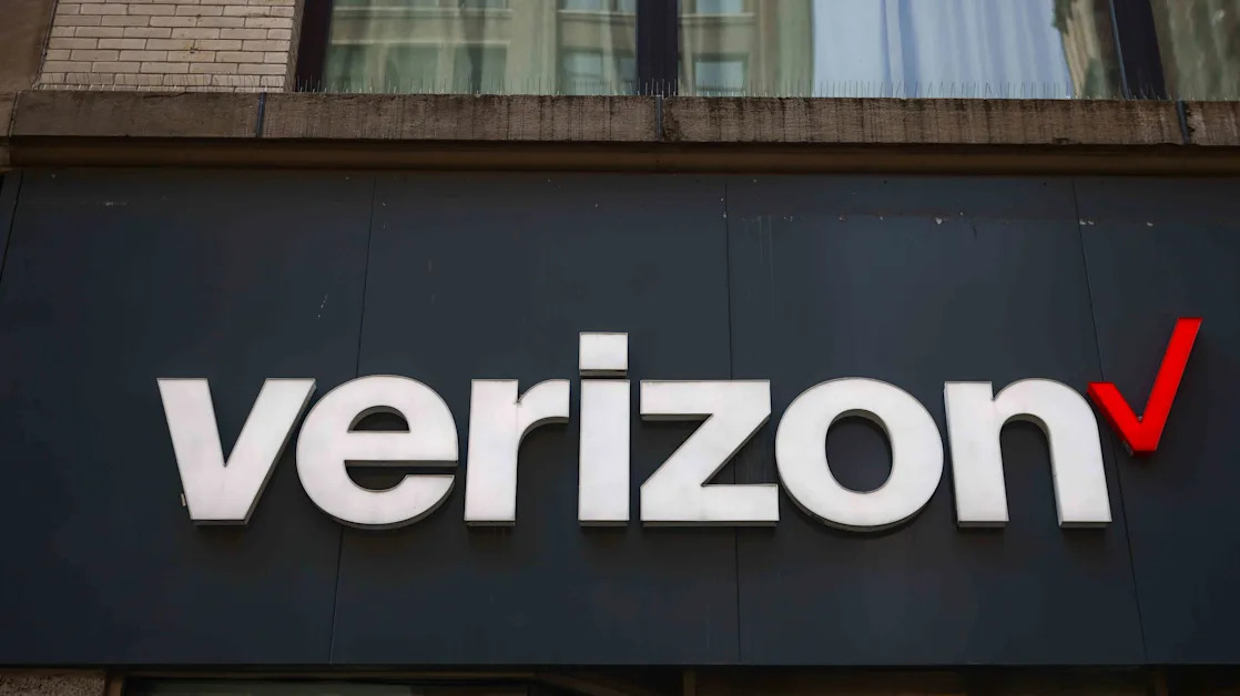 Verizon Stock Slumps After Warning of Soft Subscriber Growth