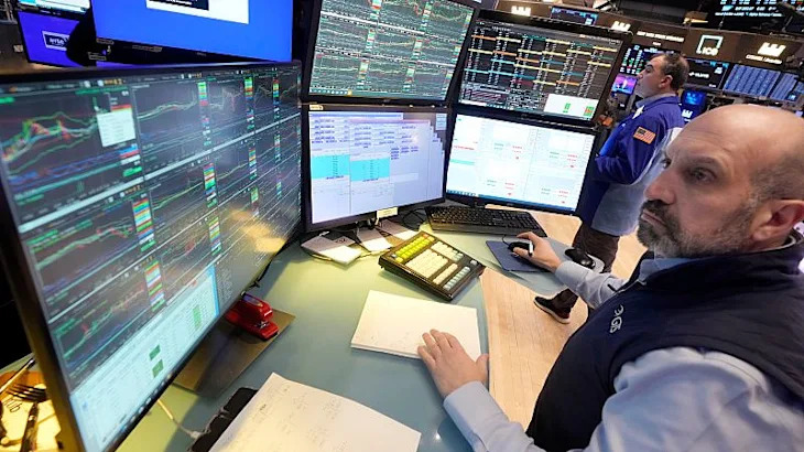 US stocks rally as inflation cools and euro holds four-month highs