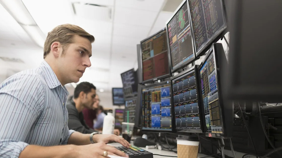 A hedge fund bet against a $4 billion fintech after it claimed a reverse image search of customer reviews revealed stock photos of women