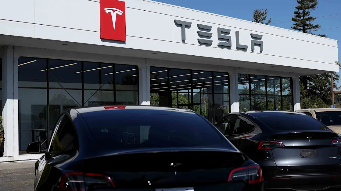 Tesla Stock Slides as Mizuho Trims Price Target on Weakening Demand