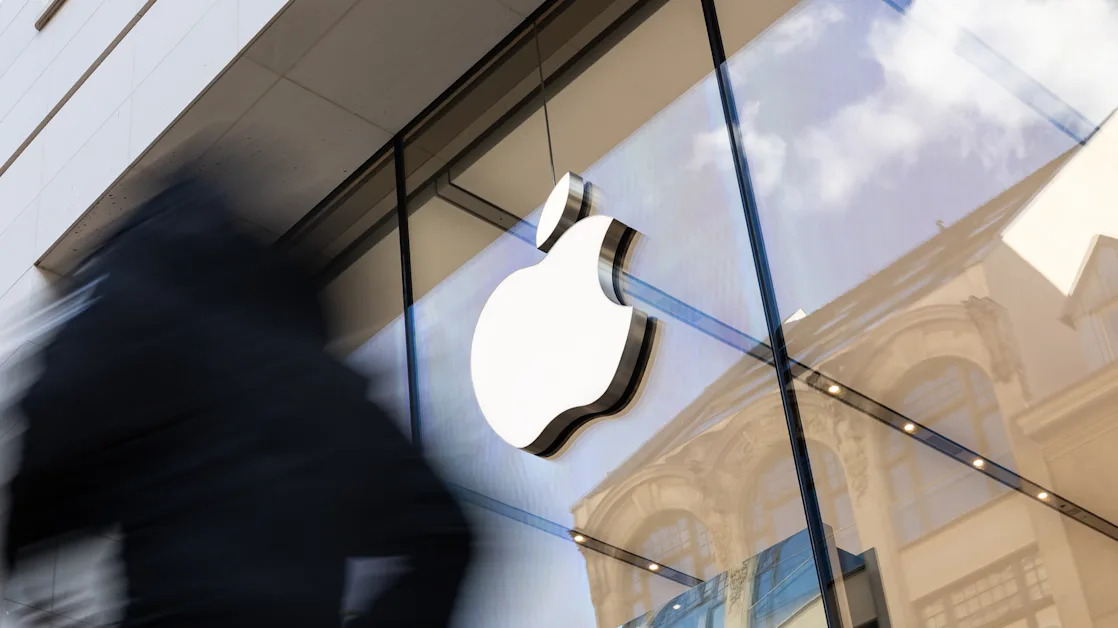 Apple stock rout shaves nearly $700 billion from market cap since record close