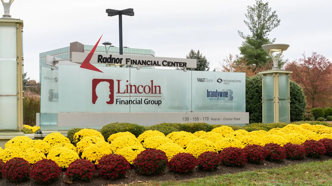 An Insurer Taps Its Financial-Adviser Network to Sell Private-Market Funds