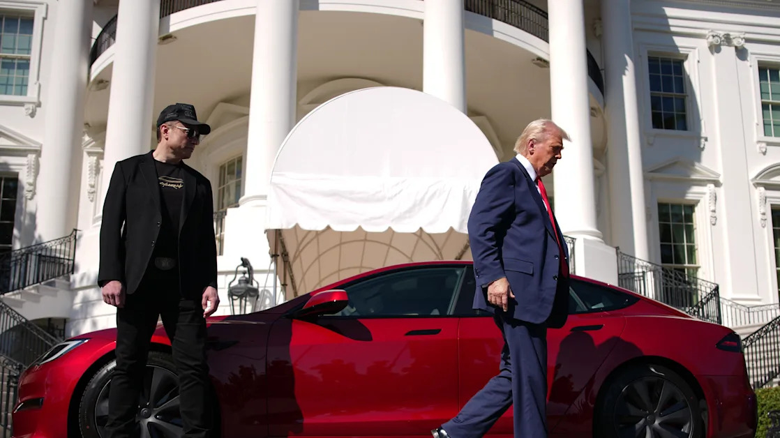 Tesla's stock is down for the ninth week in a row. BI readers got an early signal trouble was coming.