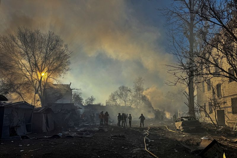 What are the issues in US talks with Ukraine and Russia?