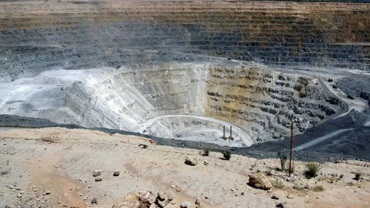Gold rally attracts investors back to mining stocks after months of outflows
