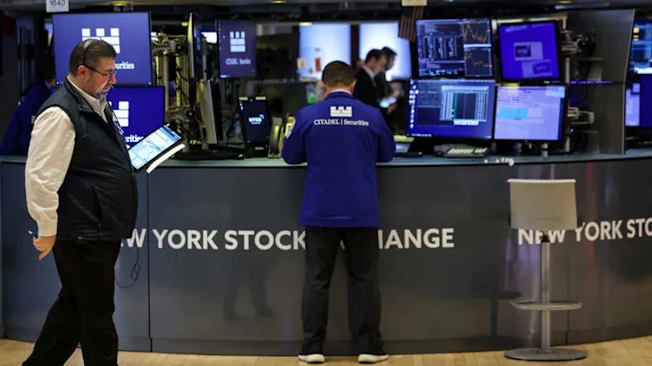 S&P 500 ends lower as investors digest Trump's auto tariffs