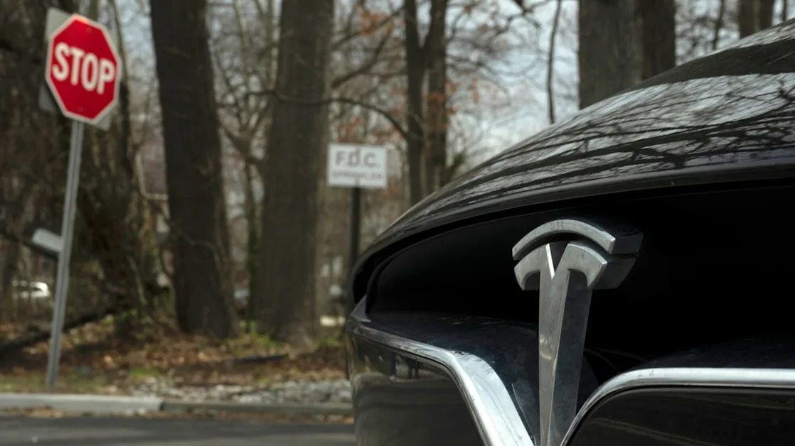 Tesla’s $14 Billion Rally Eclipses a Rout in Other Auto Stocks