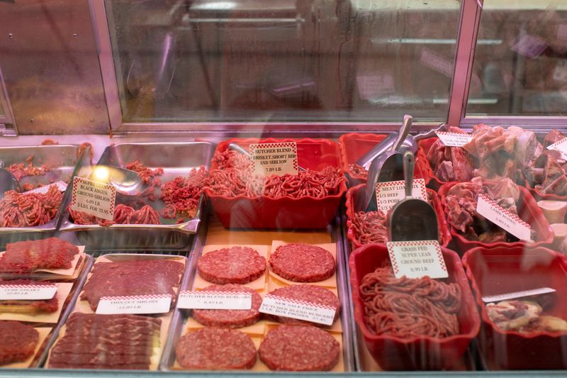 US beef sales to China skid after Beijing lets export registrations lapse