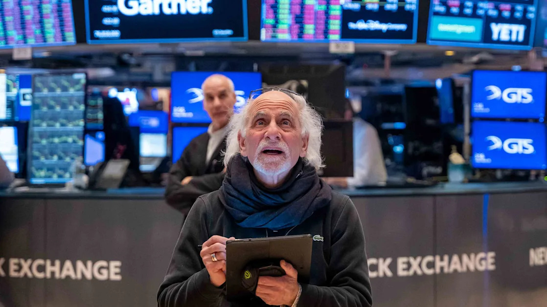 More S&P 500 Companies Are Giving Downbeat Outlooks