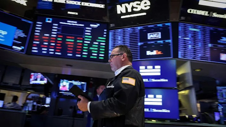 Stocks make little progress, gold rises as tariff news looms