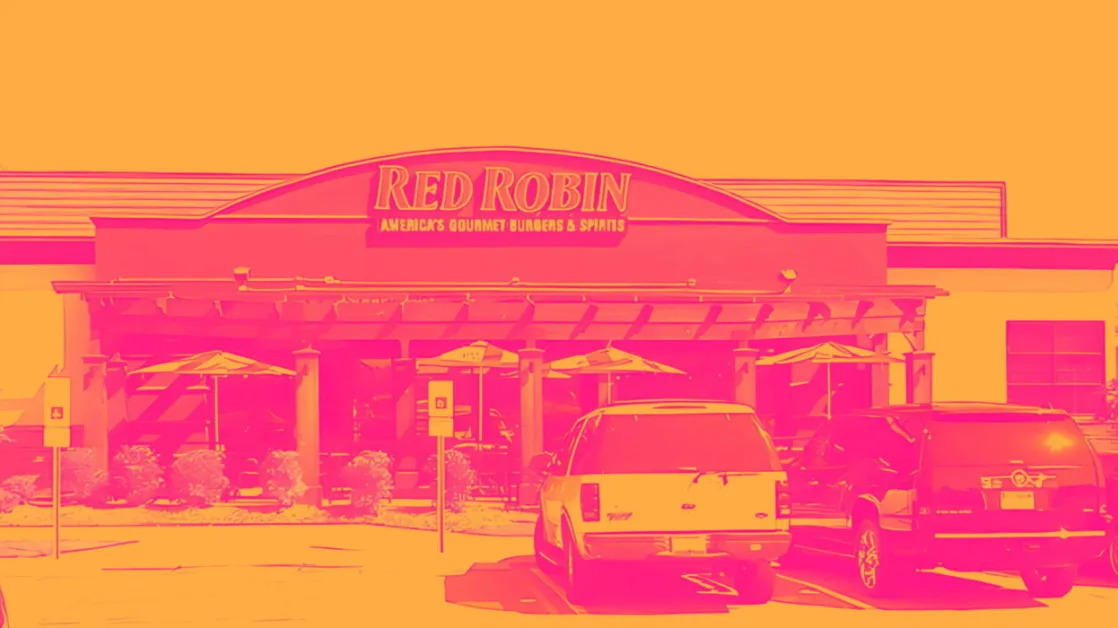 Q4 Rundown: Red Robin (NASDAQ:RRGB) Vs Other Sit-Down Dining Stocks
