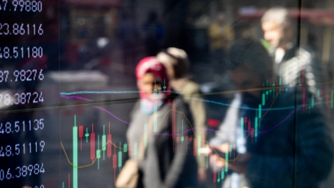 The 10 top-performing stocks last quarter include Warren Buffett's favorite internet company and the maker of the Zyn pouch