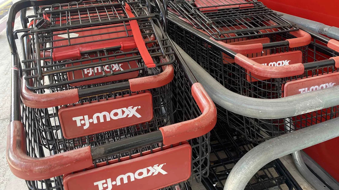 These Two Retail Stocks Aren't Suffering as Much as Their Competitors Today