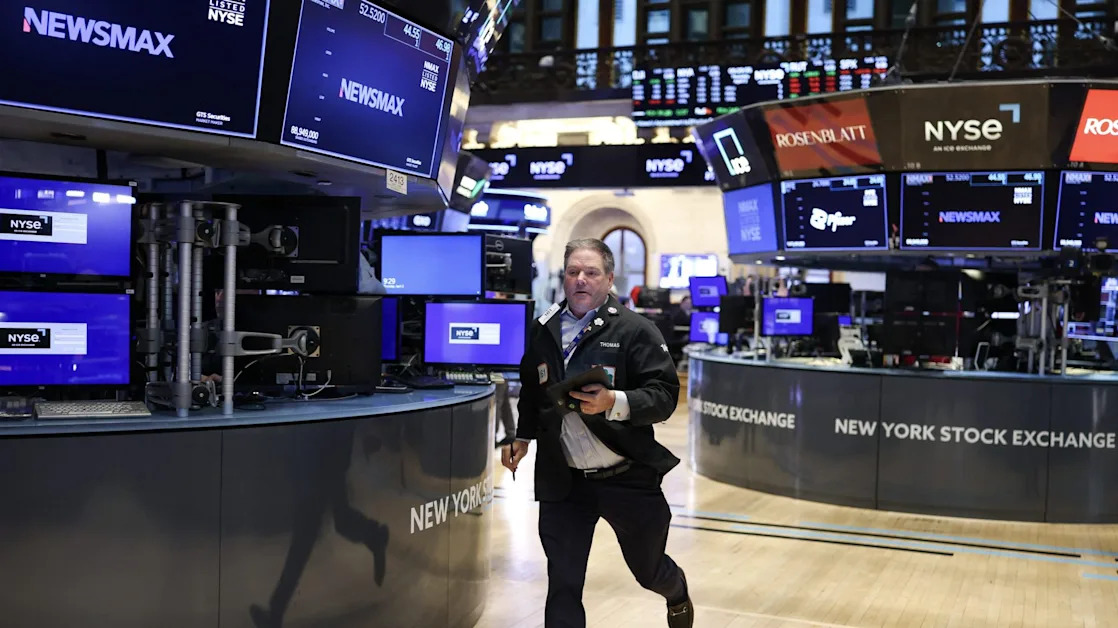 Dow crashes 2,200 points and Nasdaq falls into bear market territory as stocks extend selloff after Powell signals no imminent rate cuts