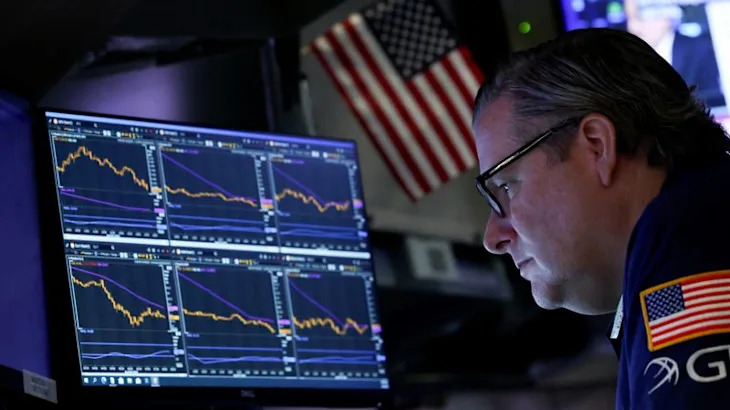 Global stock markets tumble, bonds rally on recession fear