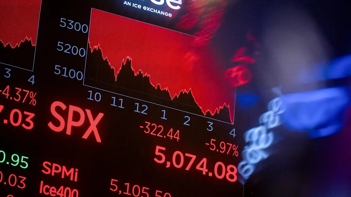 Wall Street Abandons Uber-Bullish S&P 500 Calls on Tariffs Hit