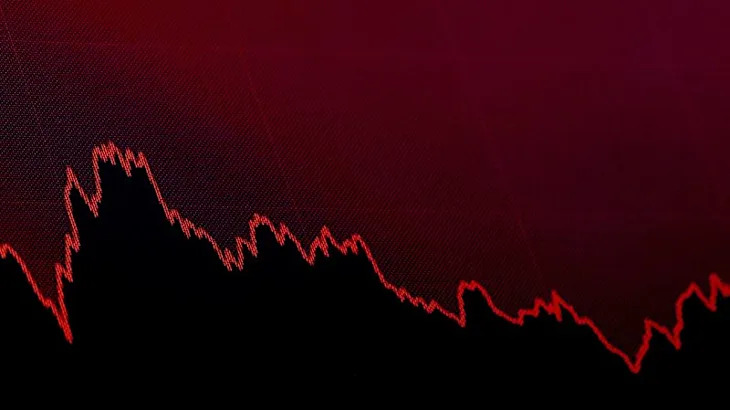 Dow, S&P 500 end wild session lower, Trump digs in on tariffs