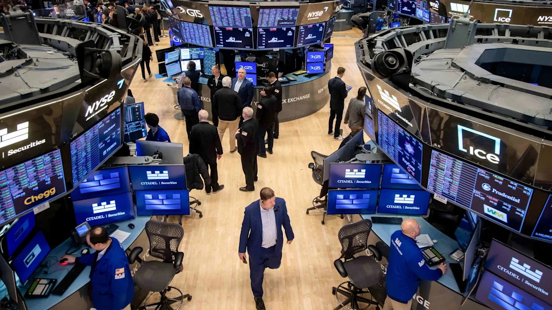 Wall Street Banks Trim S&P 500 Outlooks