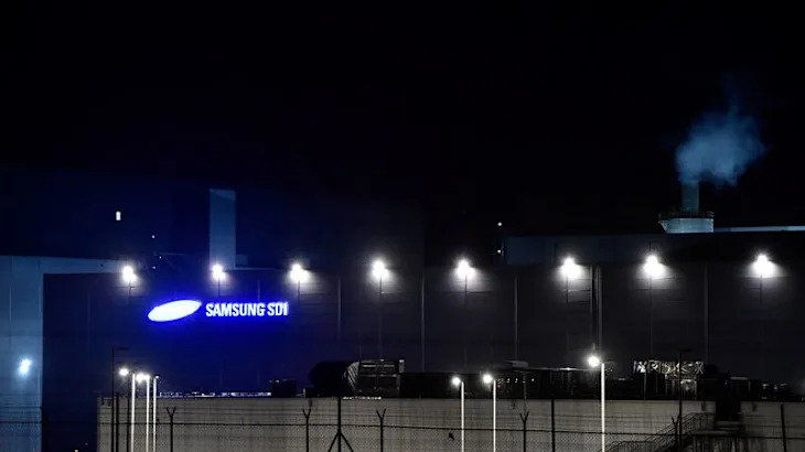 Samsung SDI cuts share sale price, as shaky global markets hit Asian deals
