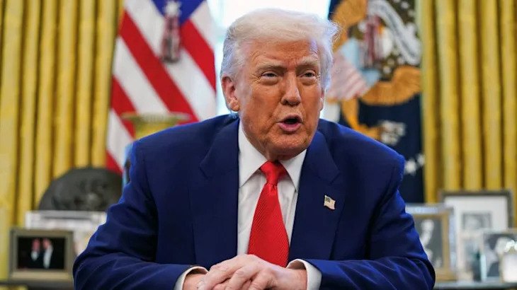 Trump signs executive orders to ease barriers for new market entrants